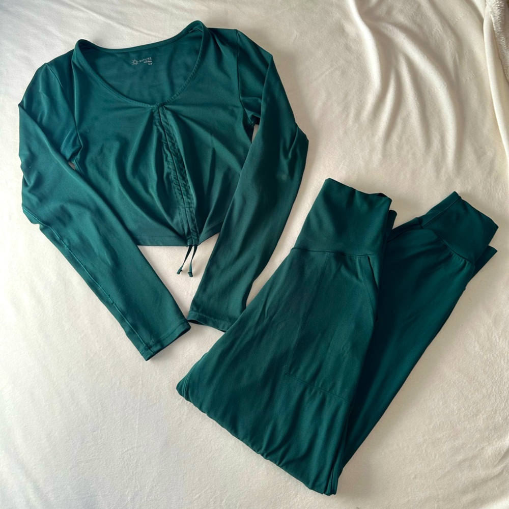 Aerie Crop Top Jogger Set in Deep Forest Green